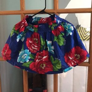 Floral skirt from Hollister. Lined. 100% cotton.